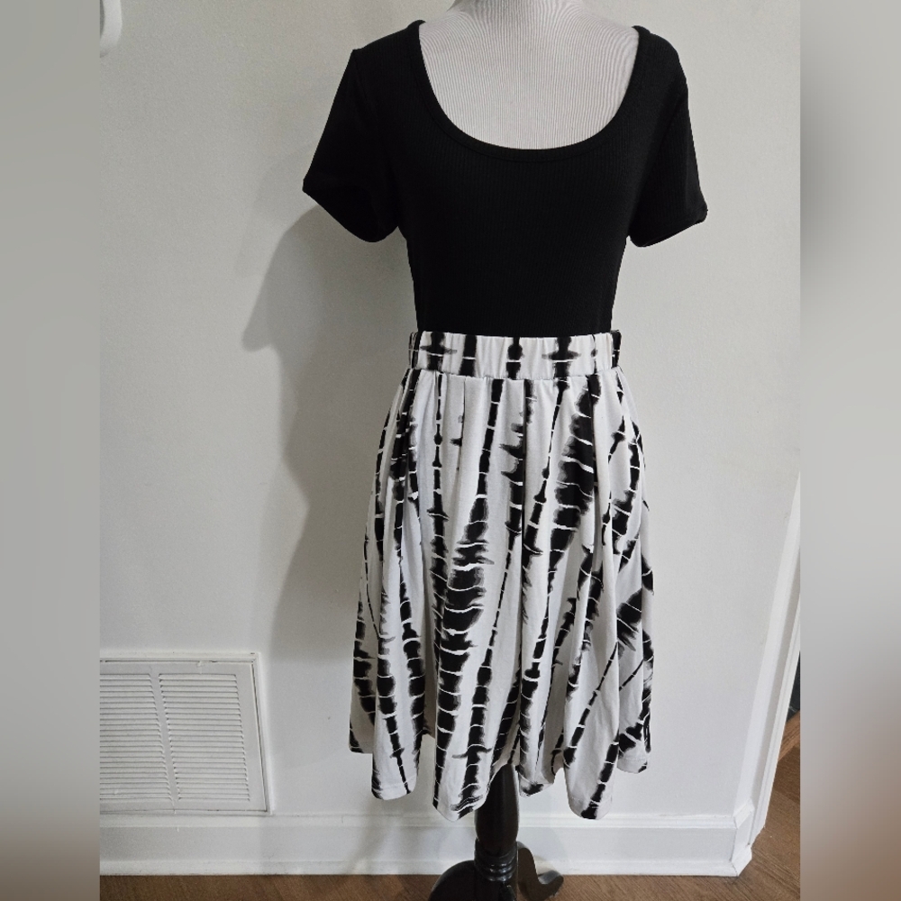 LuLaRoe Black and White Tie Dye Madison Skirt